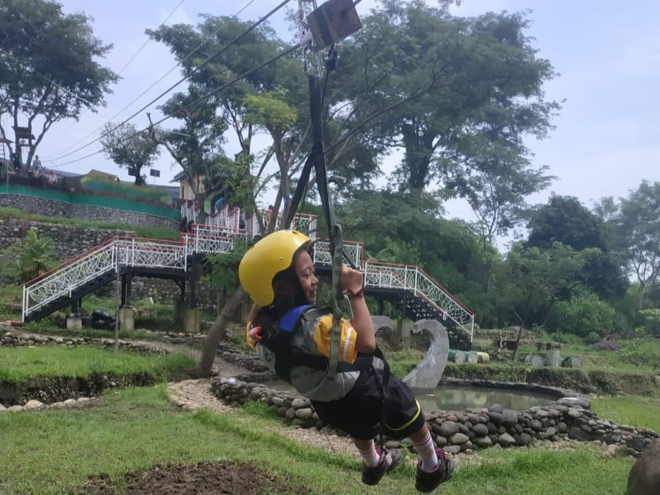 https://apiv2.easyticket.id/storage/destination/9b50e116-7d4f-4b10-a99f-aeb2f19fc540.jpg